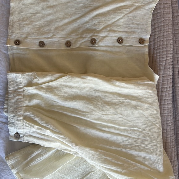 Cream Two-Piece Set – Size M, Loose Crop Tank & Floaty Capri Pants - Picture 3 of 3